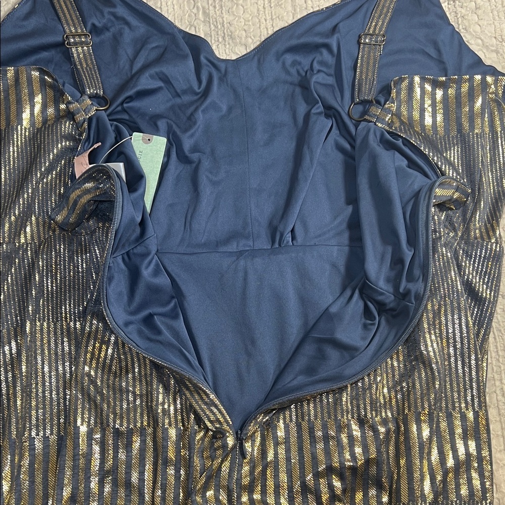 Hutch Gold and Black Midi Dress size 16W plus - Picture 12 of 12